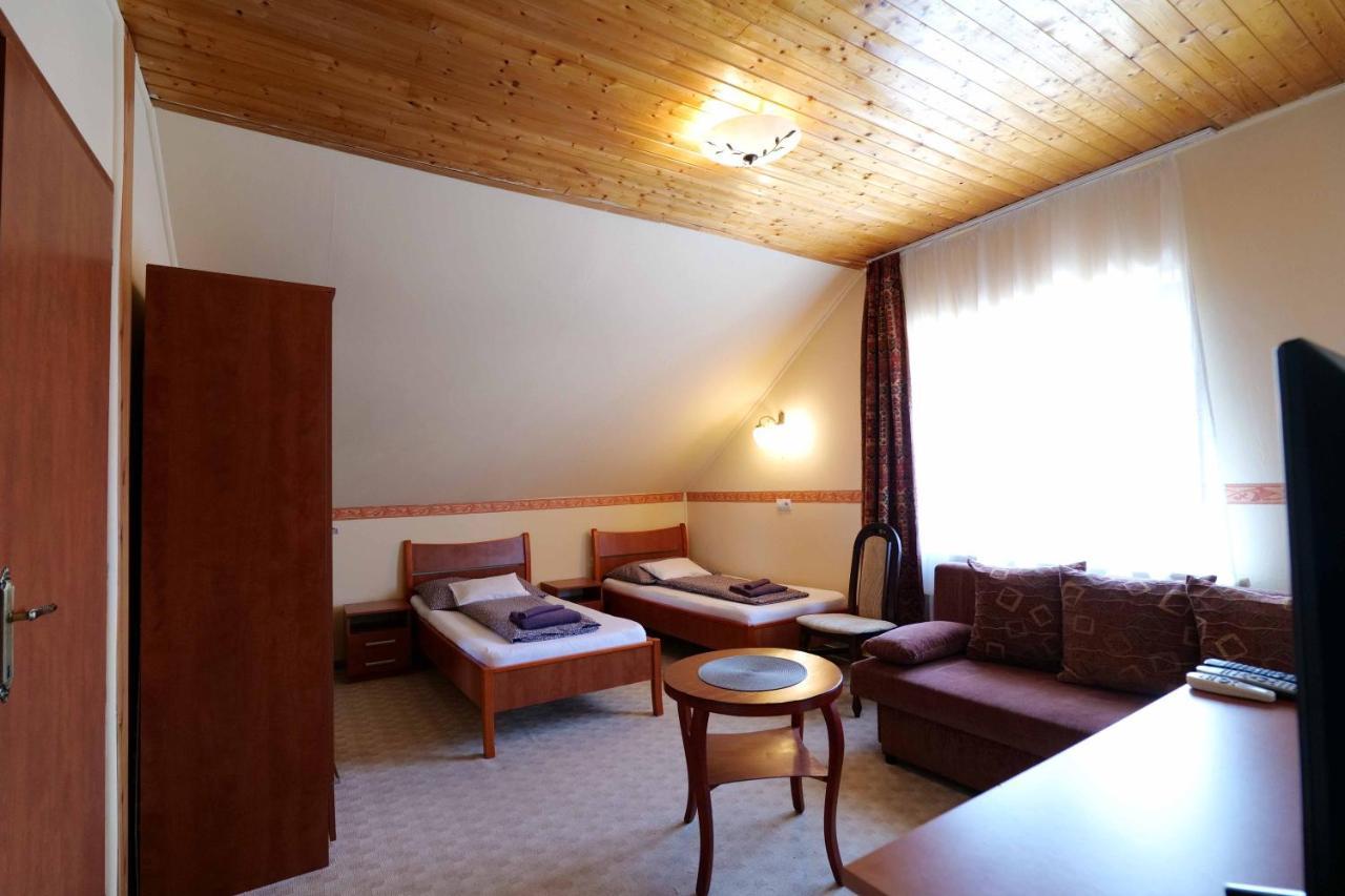 Hotel Nyilas Fogado Nyíregyháza Zewnętrze zdjęcie