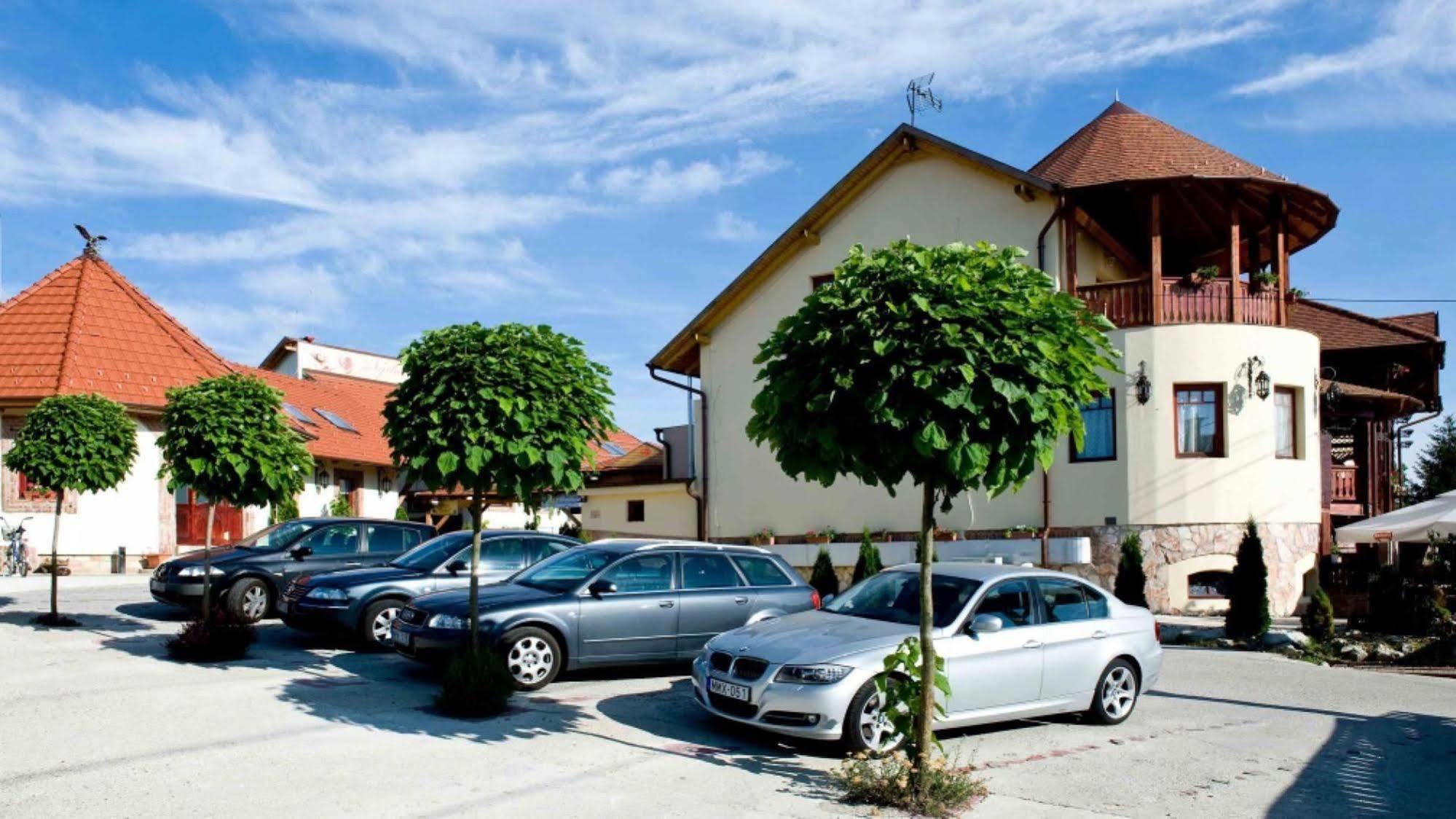 Hotel Nyilas Fogado Nyíregyháza Zewnętrze zdjęcie