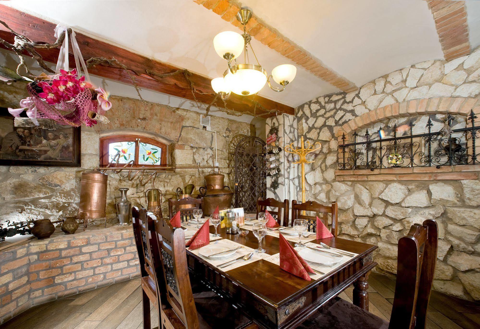 Hotel Nyilas Fogado Nyíregyháza Zewnętrze zdjęcie