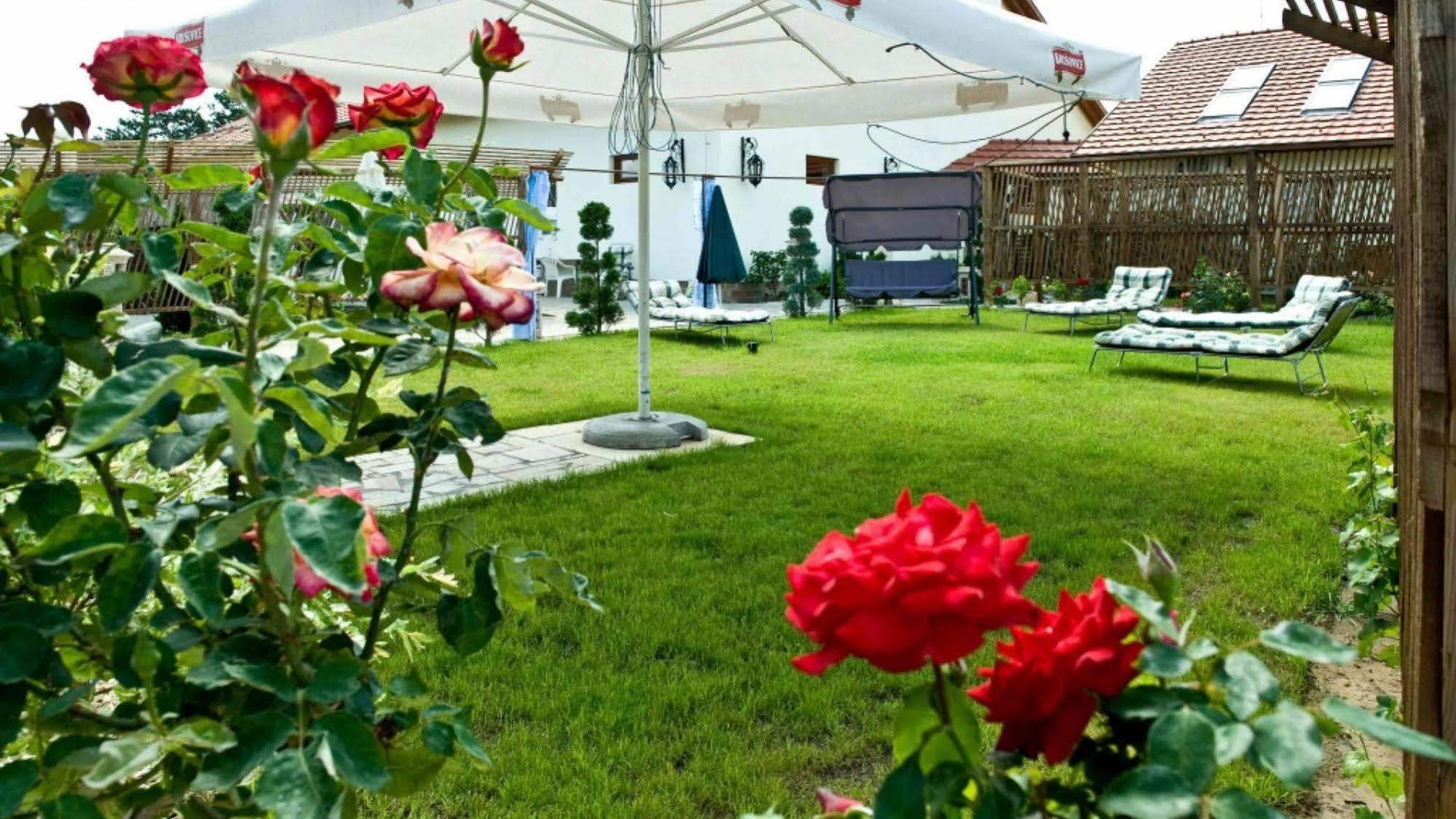 Hotel Nyilas Fogado Nyíregyháza Zewnętrze zdjęcie