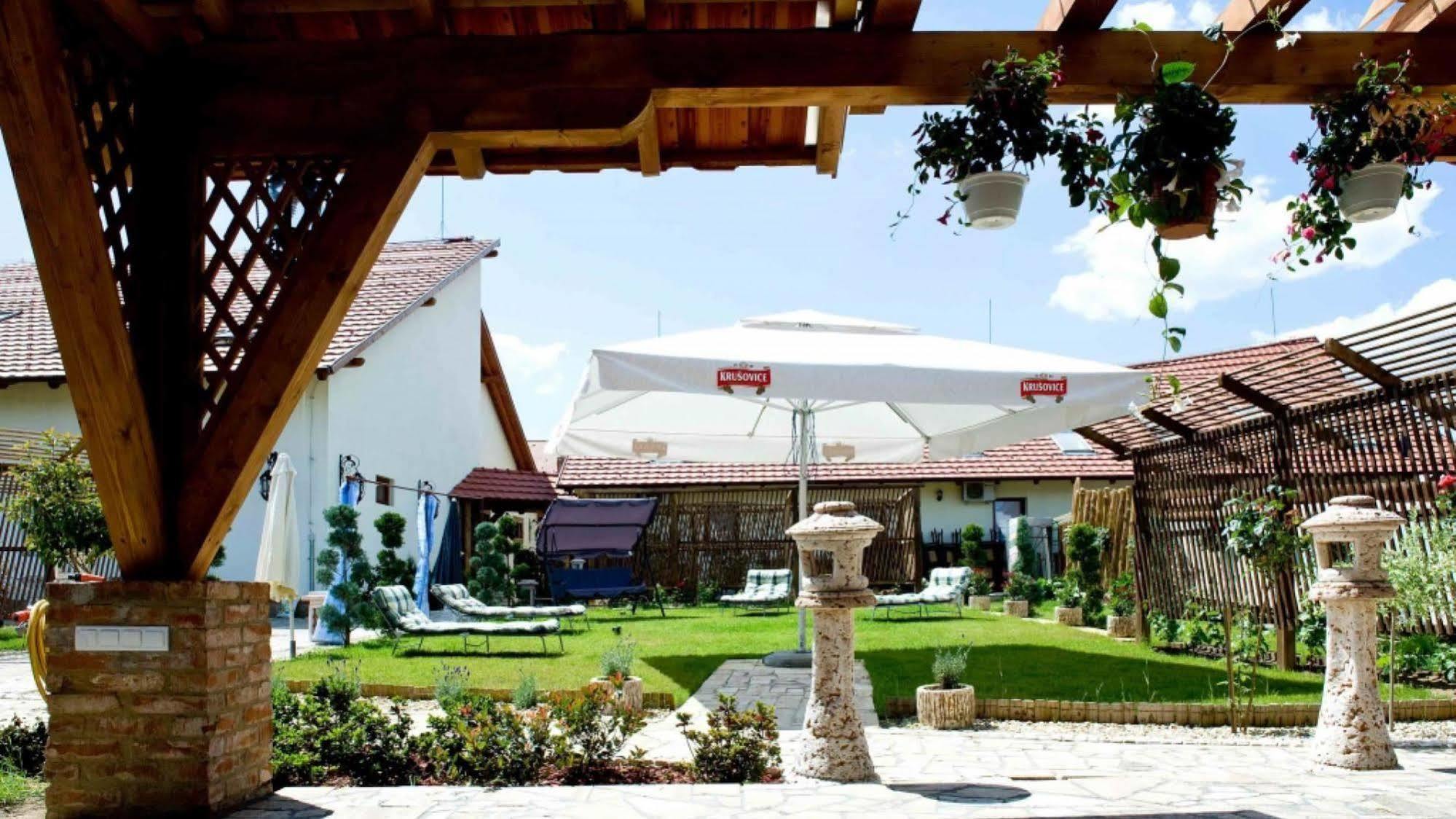 Hotel Nyilas Fogado Nyíregyháza Zewnętrze zdjęcie