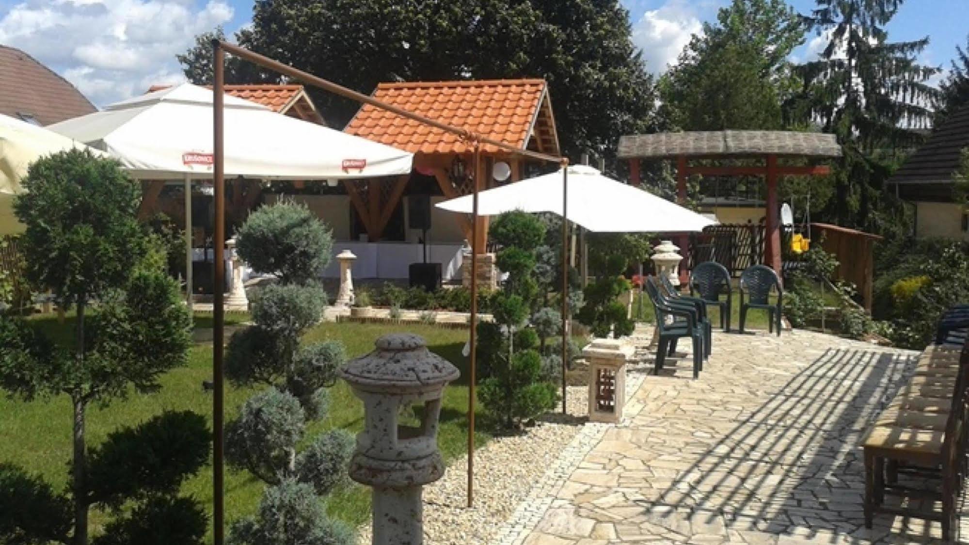 Hotel Nyilas Fogado Nyíregyháza Zewnętrze zdjęcie